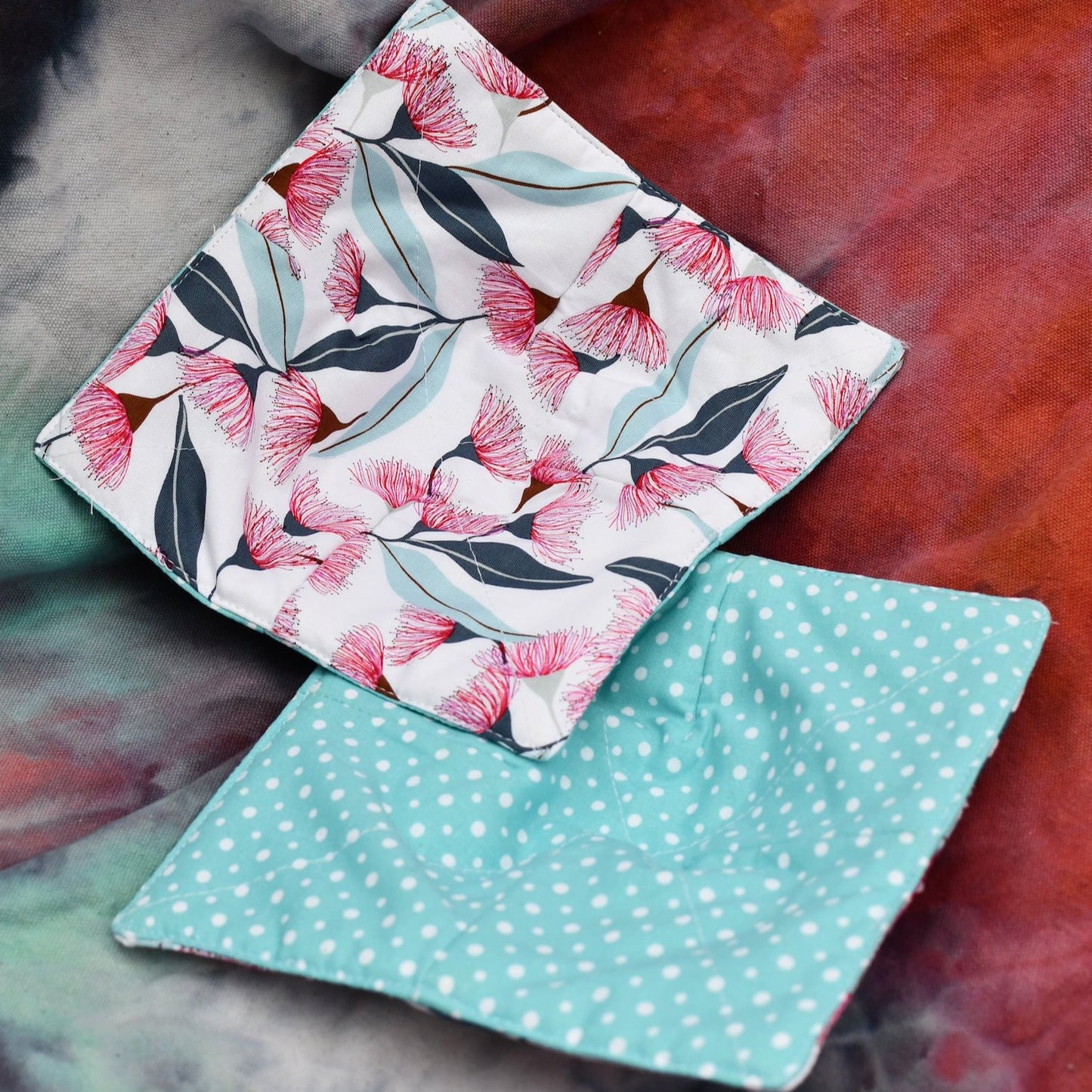 Bowl cosy with flowering gum fabric and blue and white spot lining fabric