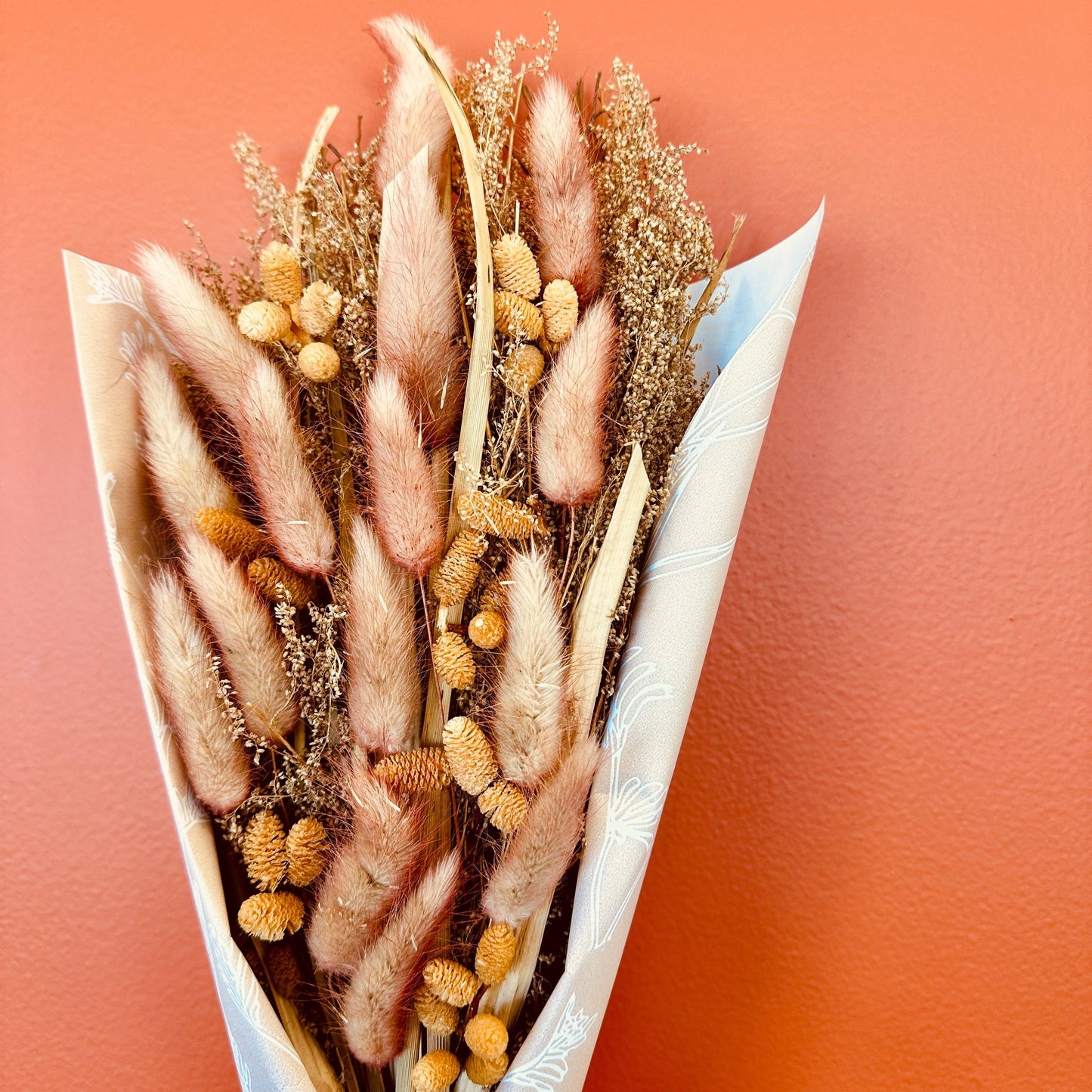 Bunch of Dried Flowers neutral colour